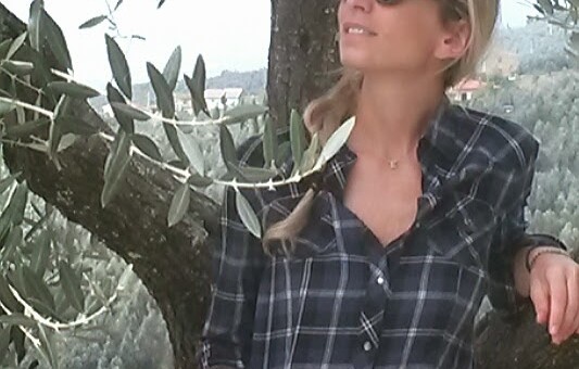 Plaid shirt in the countryside - Vinci (Toscana)